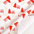 Carta regalo di Natale bianca con alberi rossi e scritte Merry Christmas oro - Albero di Natale bianco
