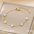 Bracciale in acciaio dorato con cinque perle bianche e chiusura a moschettone regolabile - Stile Perla Artificiale (KB185513-HM)