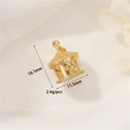 Vue macro détaillée du pendentif carrousel en or 14K avec dimensions 18,1mm sur 11,5mm - Carrousel