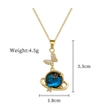 Collana in acciaio al titanio con ciondolo a farfalla pavé e disco pianeta nebulosa blu - Stile Farfalla Dorata Pianeta Blu