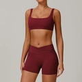 Ensemble sport bordeaux pour femme avec brassière col carré et short à taille croisée - S / Haut Et Bas / Style short / Rouge Cerise