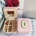 Portable pink faux leather jewelry organizer with mirror and letter O embroidery - Letter O / Pink