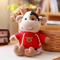 Peluche de vaca lindo con sudadera roja brillante y bordado de oso para regalo - Estilo de Sudadera Roja