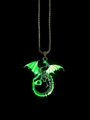 Collana con ciondolo a drago luminoso con effetto verde fluo su catena argento - Verde