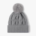 Gorro de punto trenzado gris medio con pompón suave y dobladillo grueso de canalé - Gris Azulado
