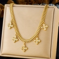 Collana a catena serpente in acciaio dorato con cinque pendenti a quadrifoglio e diamanti - Stile Trifoglio a Cinque Fiori Oro (N3371)