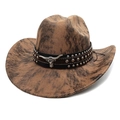 Detail eines Western-Cowboyhuts mit silberner Bullenkopf-Schnalle und Metallnieten - M (56-58cm) / Tie-Dye Khaki