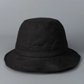 Gros plan sur la texture du tissu en lin noir respirant d'un chapeau bob minimaliste - M(56-58cm) / Noir