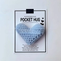 Cuore all'uncinetto azzurro fatto a mano Pocket Hug con biglietto d'auguri incluso - Stile Cuore / Azzurro
