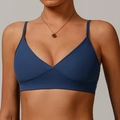 Dunkelblauer Sport-BH aus Recyclingmaterial mit V-Ausschnitt für Yoga und Fitnesstraining - S / Dämmerungsblau