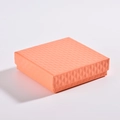 Quadratische orange-rosa Schmuckschachtel mit eleganter Rautenstruktur und Matt-Optik - 7.5x7.5x3cm / Rosa