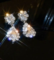 Orecchini a fiore in argento con pendenti a goccia di cristallo su sfondo nero lucido - 49-Perno in Argento-Argento-Grappolo di Fiori a Goccia