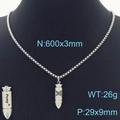 Collier à pendentif balle argentée avec chaîne boîte et détail logo sur présentoir - Style Texte Pcmy Balle Croix (KN231705-K)