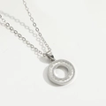 Franse retro zilveren ketting met ronde hanger met textuur op minimalistische ketting - Zilveren Cirkelvorm