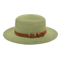 Detalle de un sombrero de paja verde claro elegante con hebilla de cuero marrón - M / Verde Militar