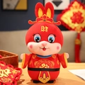 Peluche di coniglio rosso festivo in abito tradizionale cinese per regalo di Capodanno. - Coniglio Dio della Ricchezza
