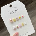 Faux ongles 3D faits main pour enfants avec motifs lapin rose et fraises - Très Petit (XS)