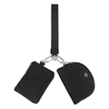 Dettaglio di un set da polso multifunzione nero con pochette a zip e fibbie argentate - Nero