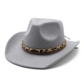 Detail eines Fedora-Hutes mit breiter Krempe und Leopardenmuster auf hellgrauem Filz - M (56-58cm) / Grau