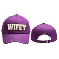 Cappellino viola WIFEY con ricamo 3D e cinturino regolabile, vista anteriore e posteriore - Regolabile / Viola