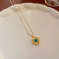 Collana con ciondolo a quadrifoglio dorato con pietra verde e cristalli bianchi lucidi - Quadrifoglio con Gemma Verde (49# Collana-Verde-Placcatura in Oro Vero)