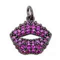 Pendentif en forme de lèvres en métal plaqué noir avec zircons magenta micro-pave - Lèvres Rouges / Noir