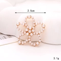 Ciondolo a fiore dorato con perle bianche per accessori fai da te, misura 2,5cm e peso 3,1g - D2482-25mm Fiore a 5 Petali con Perla / Oro