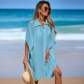 Détail de la tunique de plage bleu clair avec col polo et tissu transparent léger - Taille unique / Hauts / Bleu