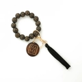 Détail du porte-clés en perles léopard avec gland noir et disque en bois gravé Mama - 1# Noir Léopard / Noir