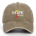 Ricamo dettagliato dello slogan Nope Not Again su cappello di cotone lavato kaki - Cachi