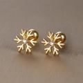 Goldene Schneeflocken-Ohrringe mit Kristallzentrum und sicherem Schraubverschluss - E1360-2 Gold (Schneeflocke) / 1 Paar Packung