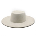 Elegante beige fedora hoed met brede rand en platte bovenkant van zacht suèdemateriaal - M(56-59CM) / Broken Wit