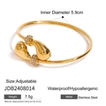 Detail van de verstelbare roestvrijstalen armband met waterdruppels en witte kristallen - Waterdruppelstijl - Goud (JDB2408014)