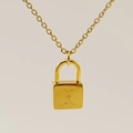 Collier avec pendentif cadenas doré gravé de la lettre X en métal poli de haute qualité - Style Lettre X
