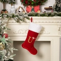 Calza di Natale in velluto rosso con bordo bianco e ricamo dorato della lettera U - Lettera U