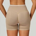 Pantaloncini da yoga senza cuciture a vita alta color nude con effetto push-up e bordi - Marrone/Bianco a Contrasto
