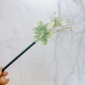 Haarnadel im chinesischen Stil mit hellgrünen Seidenblumen und weißen Perlen - Grün