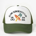 Trucker-Mütze in Oliv und Weiß mit SLOW SUN BEACH CLUB Stickerei und Mesh-Rückseite - Einheitsgröße / Armeegrün