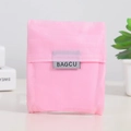 Kompakte rosa faltbare Einkaufstasche aus Oxford-Stoff mit minimalistischem BAGCU-Label - Rosa