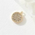 Vista macro de un colgante redondo de oro de 14K con micro-pavé de circonitas brillantes - Circonita Redonda Blanca (H-0330 Blanco)
