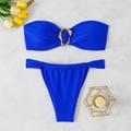 Bikini de dos piezas azul real palabra de honor con aro dorado sobre mármol blanco - S / Azul