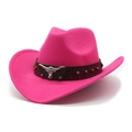 Dettaglio del cappello da cowboy in feltro rosa con fascia borchiata e testa di toro - M（56-58cm） / Rosso rosa