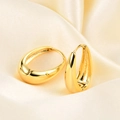 Boucles d'oreilles gouttes dorées en plaqué or 18K sur un fond de soie beige doux - Boucles d'Oreilles Goutte Épaisses