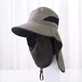 Detalle del sombrero de sol verde militar con protector facial desmontable y rejilla - Verde