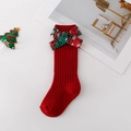 Vue détaillée de chaussettes de Noël rouges pour bébés avec un nœud à carreaux festif - Xs 0-1 Ans / Rouge avec Fil Métallique
