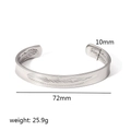 Dettaglio del bracciale a piuma in acciaio inossidabile da 10mm con misure e peso - Stile con Texture a Forma di Piuma (TB7040-B)