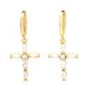 Orecchini a croce dorati con cristalli marquise e rotondi su uno sfondo bianco - Oro