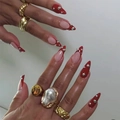 Uñas francesas de almendra con anillos dorados y set de anillos de perlas barrocas - Tipo de Pegamento / Borgoña Francés (D-218)