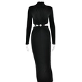 Robe midi noire à manches longues avec découpes latérales et boucle argentée chic - S / Noir