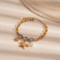 Detalle de pulsera temática oceánica con dijes de estrella de mar y perla blanca - Pulsera - Estrella de Mar Dorada